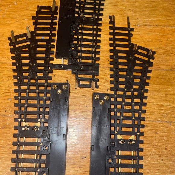 H0 SCALE TRUE-TRACK SNAP-SWITCHES(3) one right/2 left - Picture 2 of 10